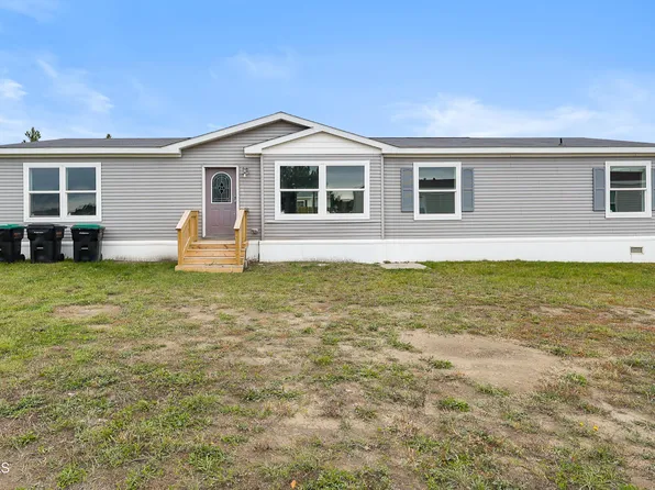 296 Hawk St, Bismarck, ND 58504