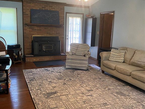 2nd image of 4901 Oakwood Cir #13