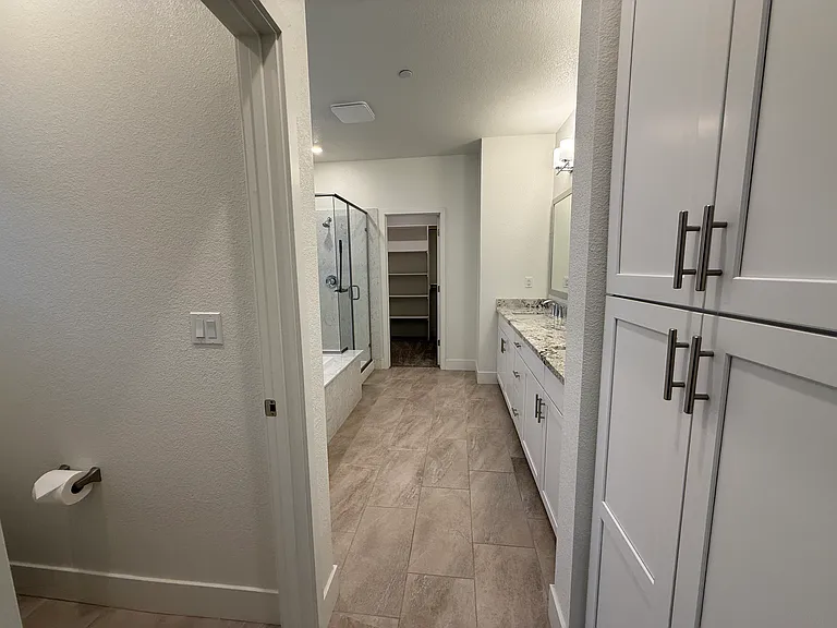 12920 Knightsbrook Ave — Photo 33