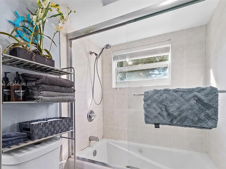 2424 NE 9th St #207 — Photo 21