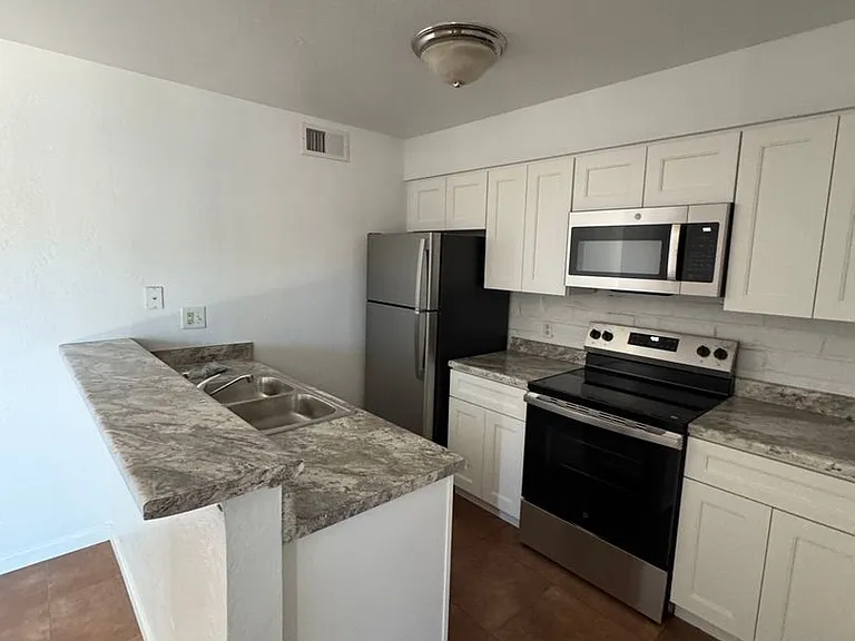 6626 E Calle La Paz — Photo 1