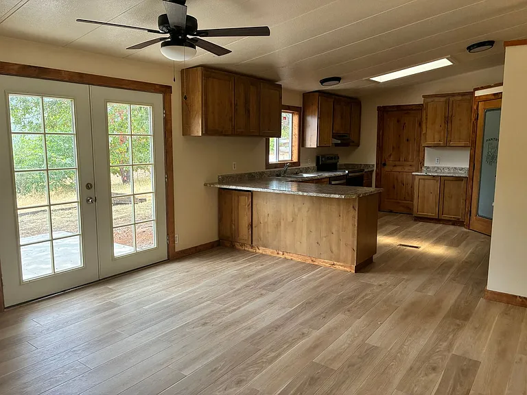 520 Sarma Dr — Photo 12