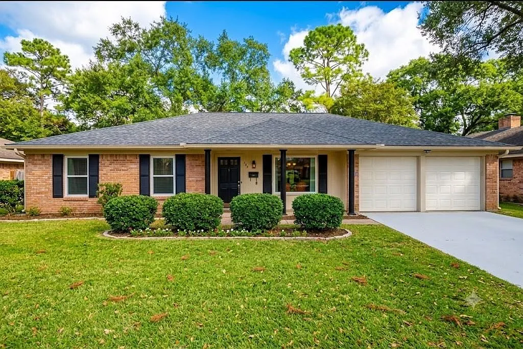 3 bed, 2.0 bath, 1843 sqft, $2,400 — Photo 1