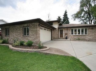 46 Forest Ln, Elk Grove Village, IL 60007