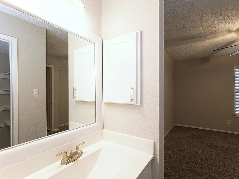 City Crest Apartments — Photo 111