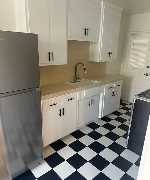 1814 N Hollywood Way #B — Photo 2