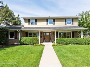 50 Lagoon Ln, Northfield, IL 60093