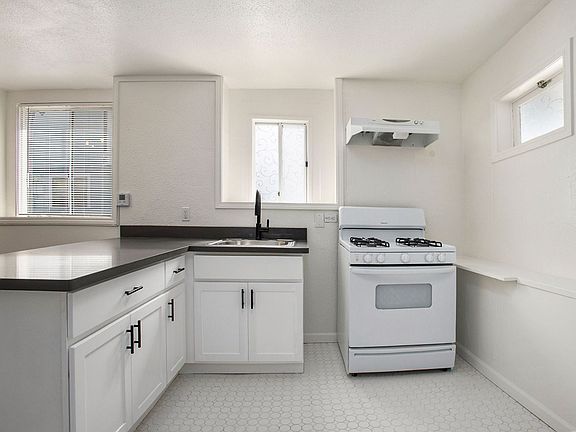 5th image of 2108 San Antonio Ave APT 1