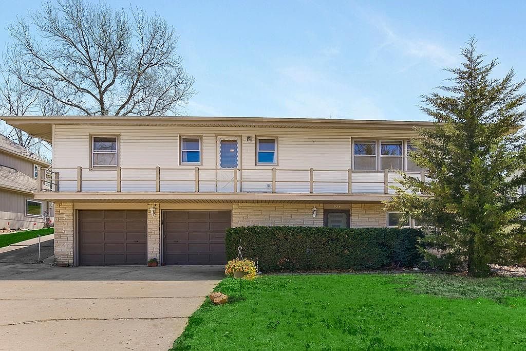 924 NW South Shore Dr, Lake Waukomis, MO 64151 Zillow