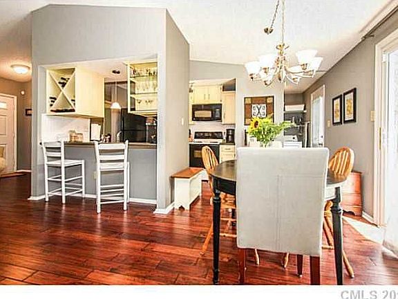 5th image of 8133 Kapplewood Ct