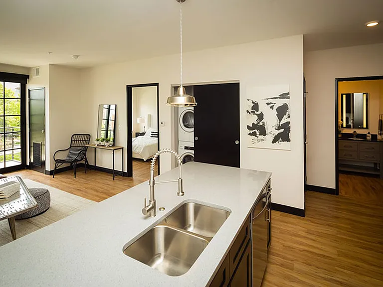 Battery Park Lofts — Photo 14