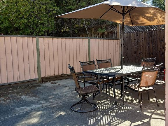 5th image of 109 Carlton Ave #2