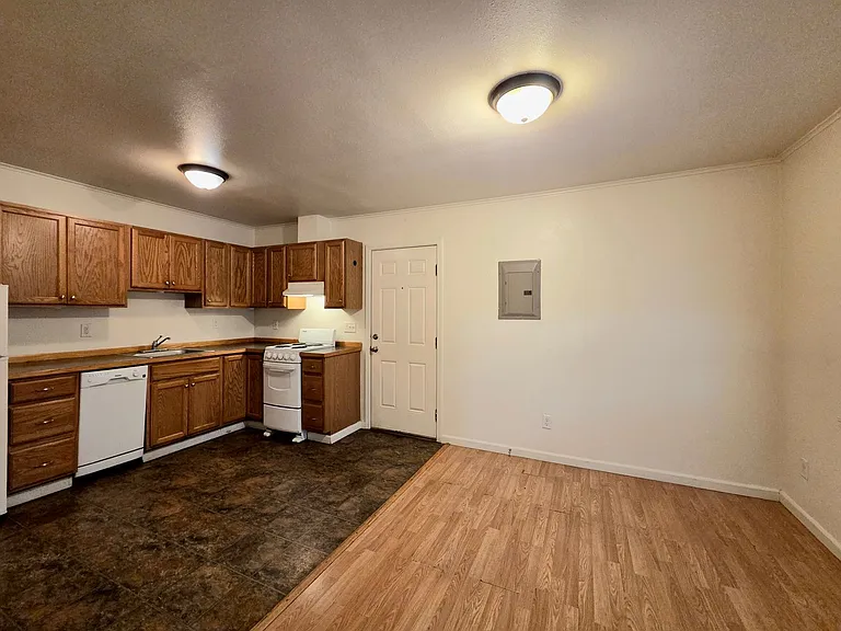 703 Pioneer Ave — Photo 10