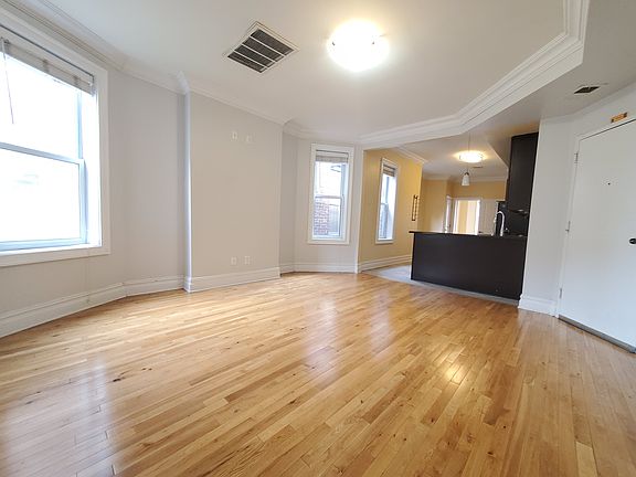 3rd image of 377 Baldwin Ave APT 1B
