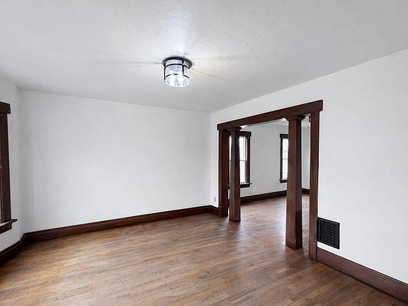 4th image of 20 Macamley St #2