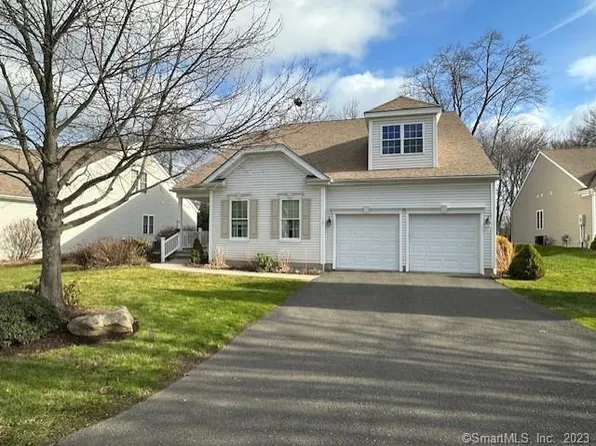 332 Fairway Drive #332, Oxford, CT 06478