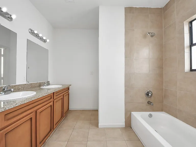 4327 Oak Ridge Dr #A — Photo 12