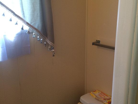 3rd image of 5827 Middlesex Dr