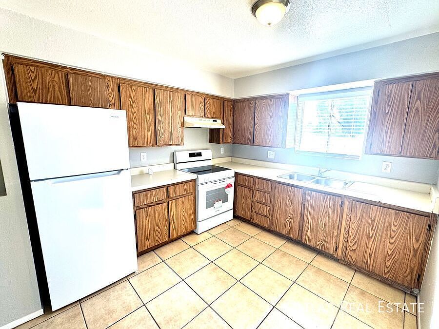 1st image of 465 W Ivyglen St #8-115