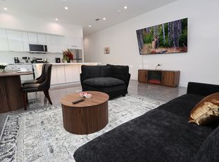 6825 Ranchito Ave, Van Nuys, CA 91405