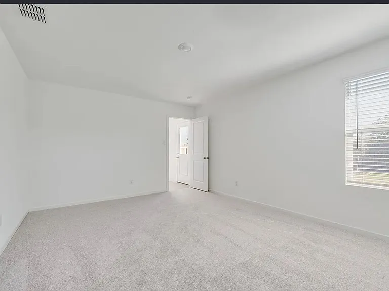 2032 Derby Ln — Photo 12