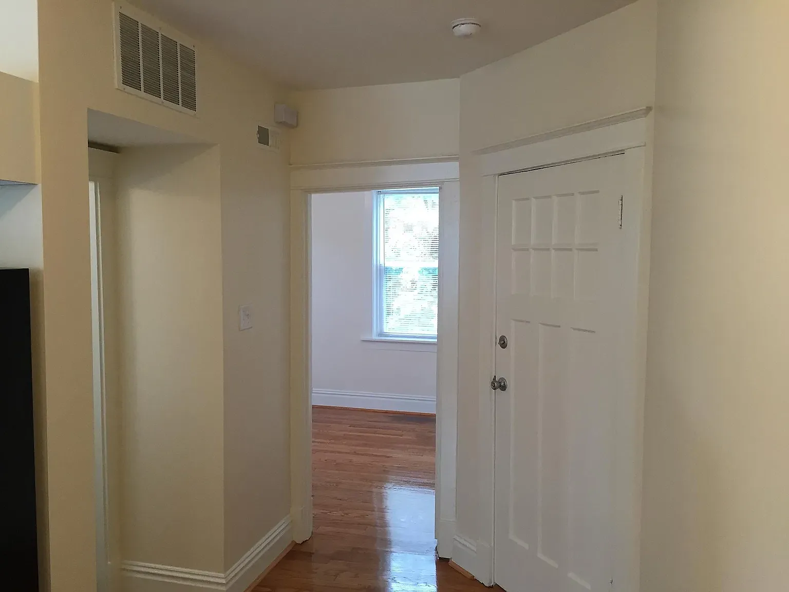 2408 Roseland — Photo 2