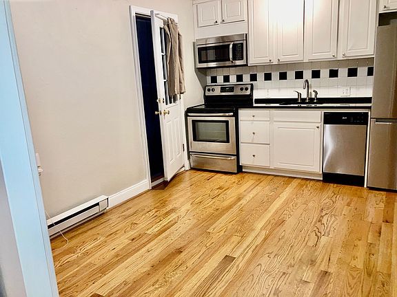 2nd image of 928 Pine St APT 10