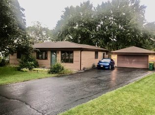 25146 W New Barry Ln, Lake Villa, IL 60046