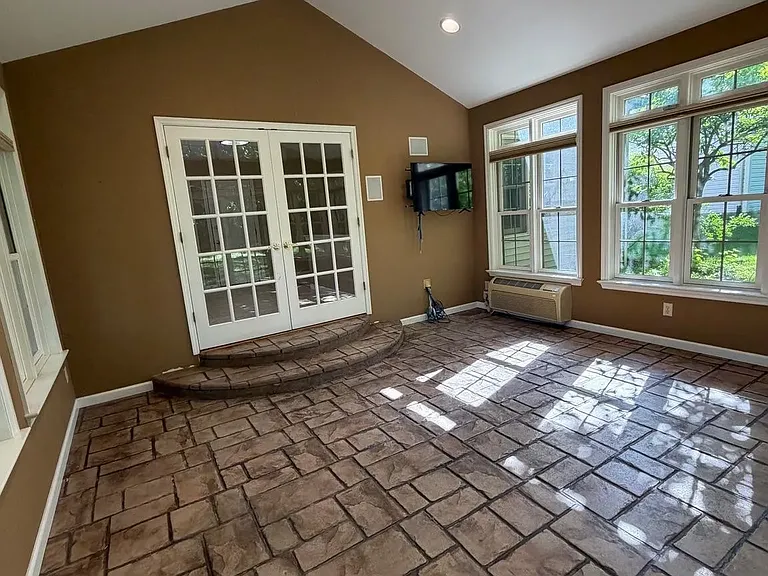 2264 Raleigh Rd — Photo 13