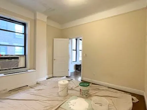 2350 Broadway image 9 of 12