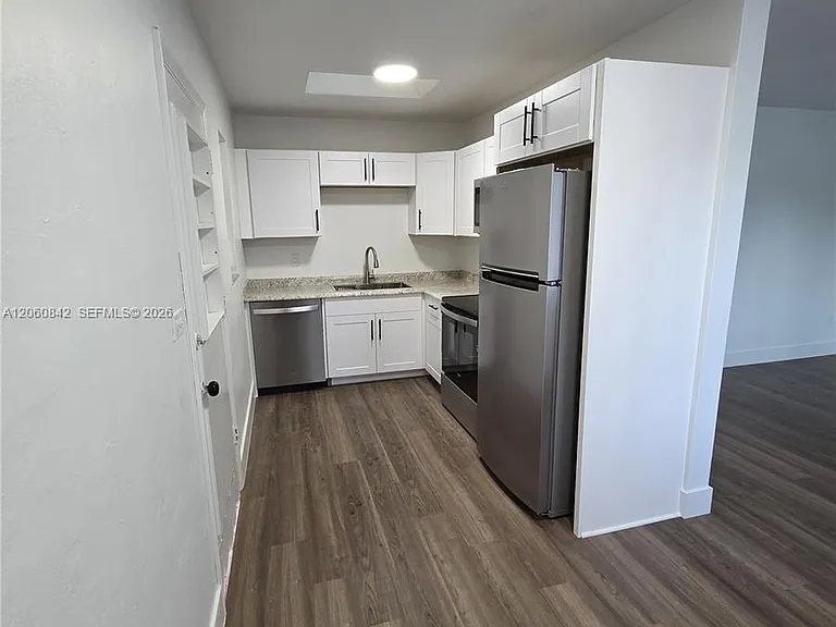 289 NE 45th Ct — Photo 2