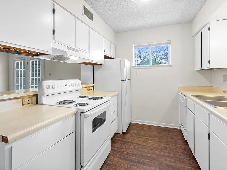 LBJ Apartments — Photo 14