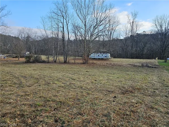 76 Tiffany Ln, Elizabeth, WV 26143