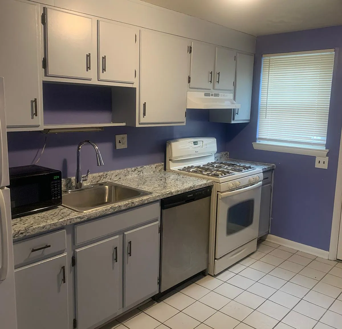 3 bed, 983 sqft, $1,600 — Photo 1