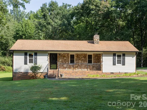 3910 English Oak Dr, Lincolnton, NC 28092