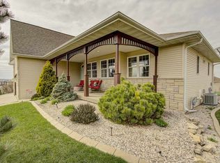 511 Skyview Dr, Waunakee, WI 53597