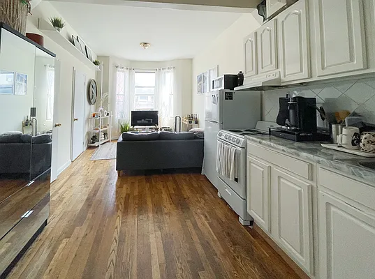 Rented by Kahen Properties | media 2