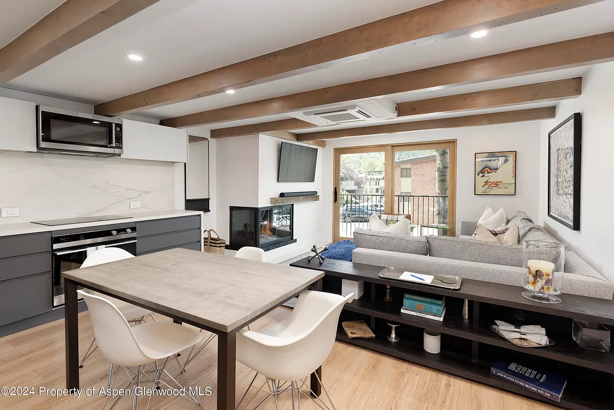 Building Photo - 901 E Hyman Ave #5
