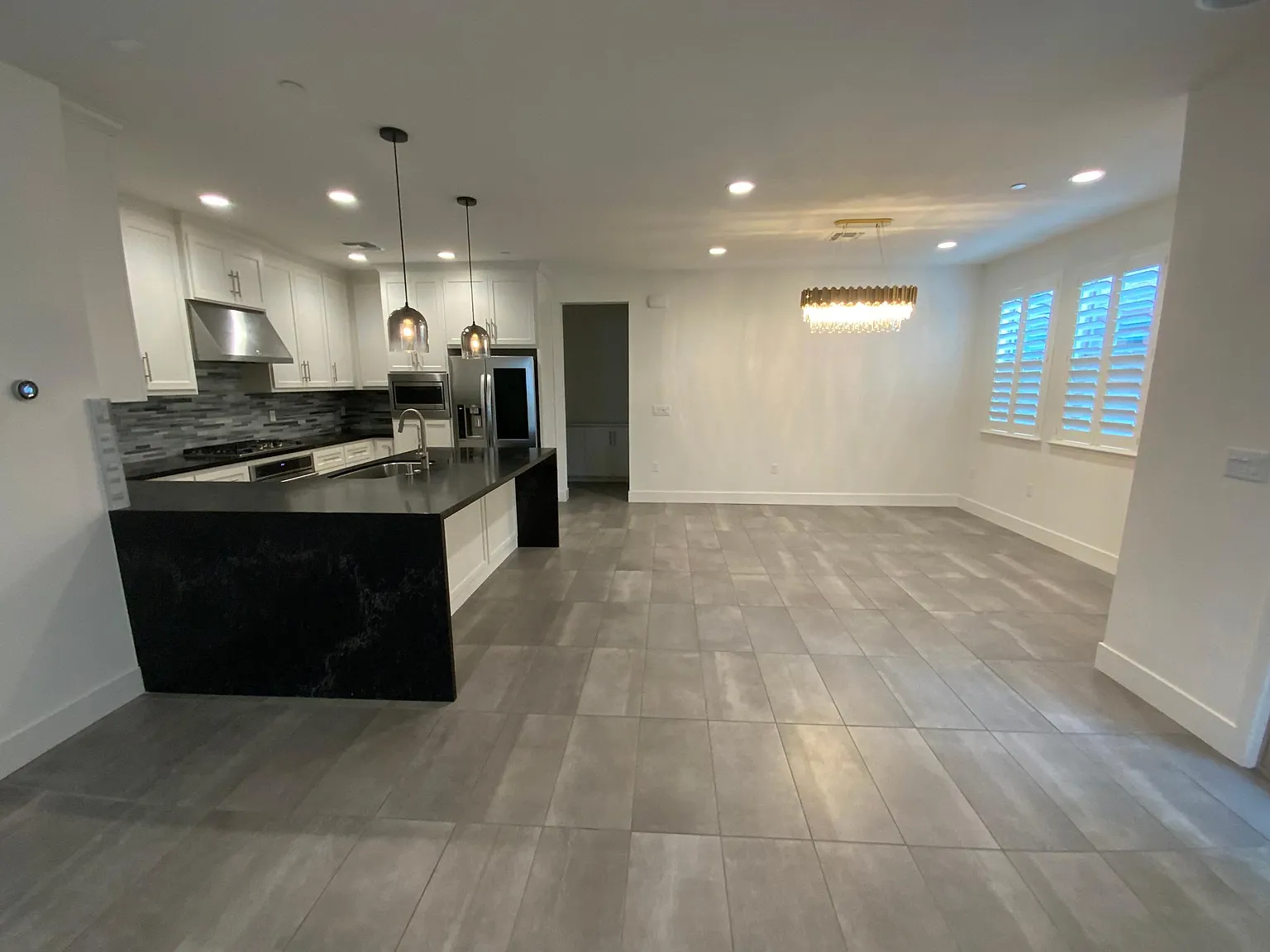 3 bed, 2169 sqft, $4,450 — Photo 4