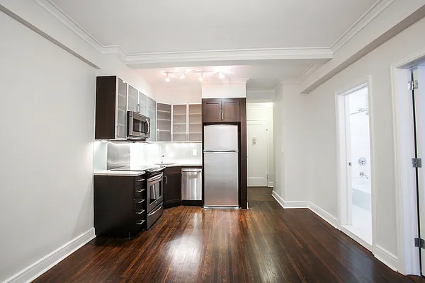 Rented by Stonehenge NYC LLC | media 158