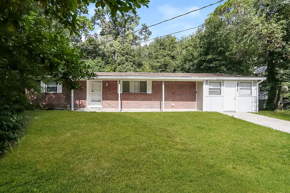 3 bed, 1.5 bath, 1388 sqft, $1,450 — Photo 1