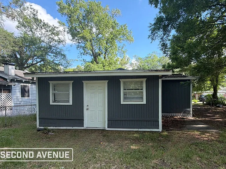 1952 W 11th St — Photo 2