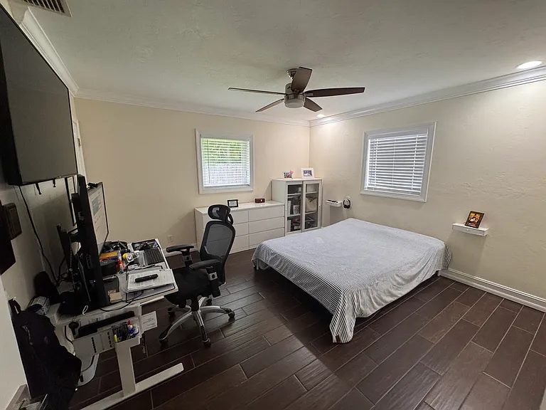 616 E Conference Dr — Photo 15