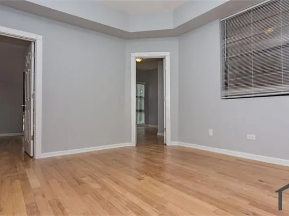 71 E 56th St, Chicago, IL 60637