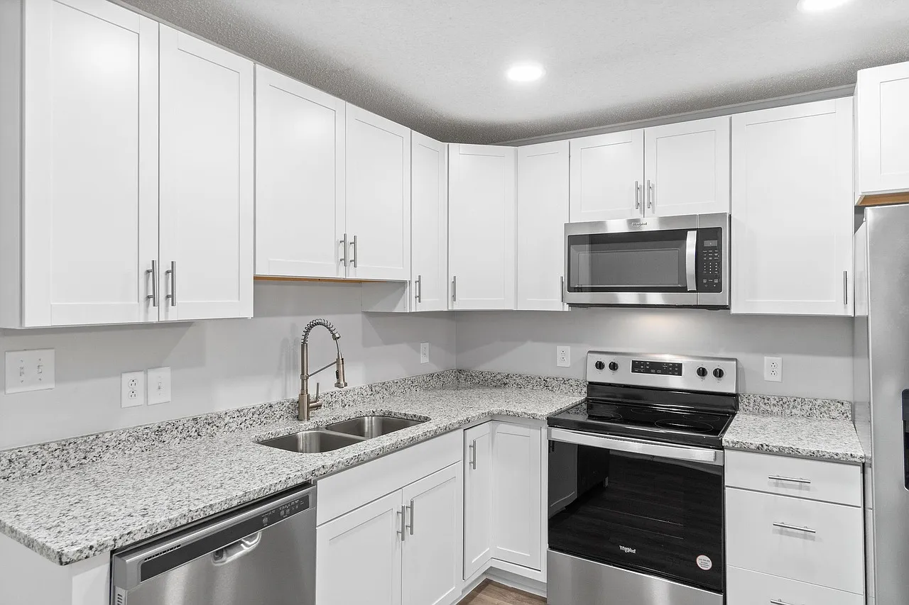 3 bed, 1900 sqft, $1,750 — Photo 3