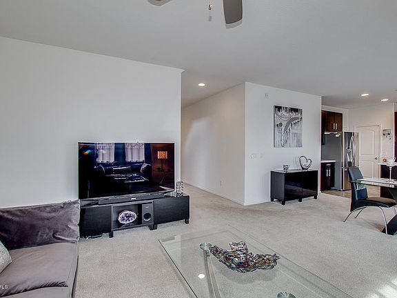 5th image of 41053 W Patricia Ln