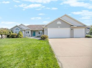 1736 Garden View Dr, Zeeland, MI 49464