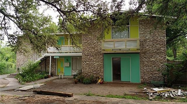 1st image of 2503 Manor Cir APT C