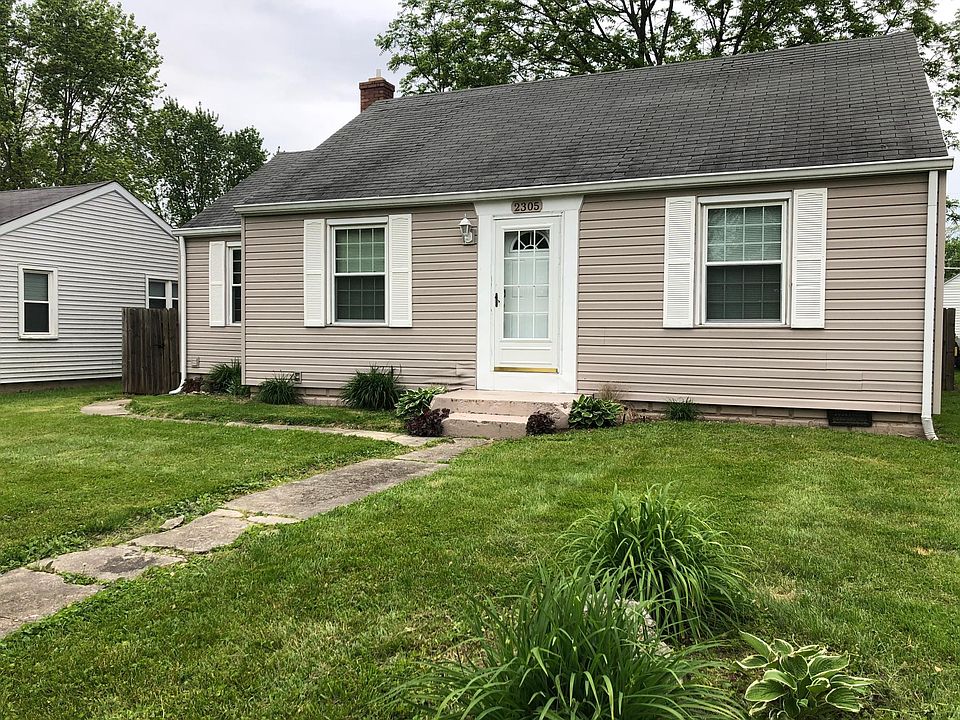 1st image of 2303 N Rosewood Ave