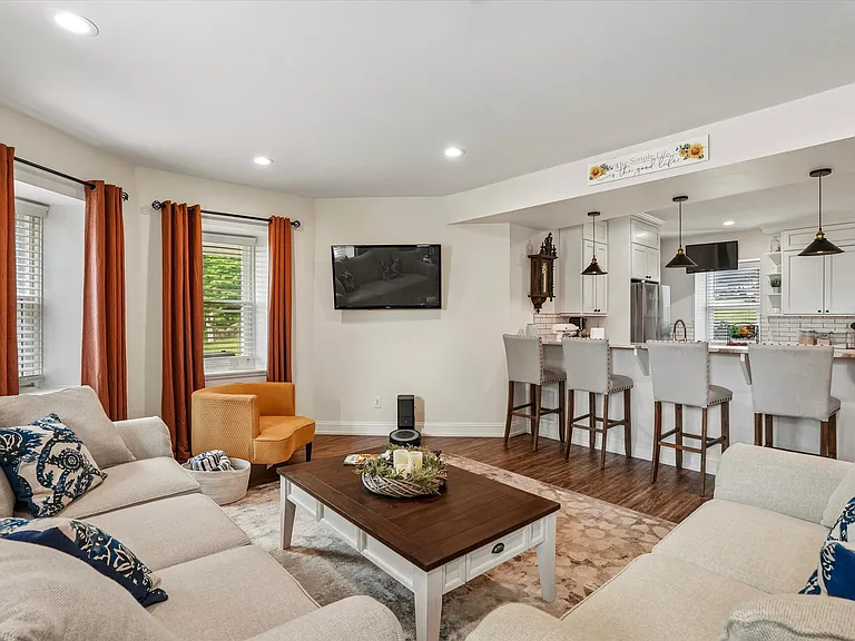2147 Old Lincoln Hwy #2147 — Photo 4